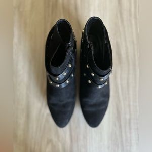 Express  ankle boots size 8. Color black.
